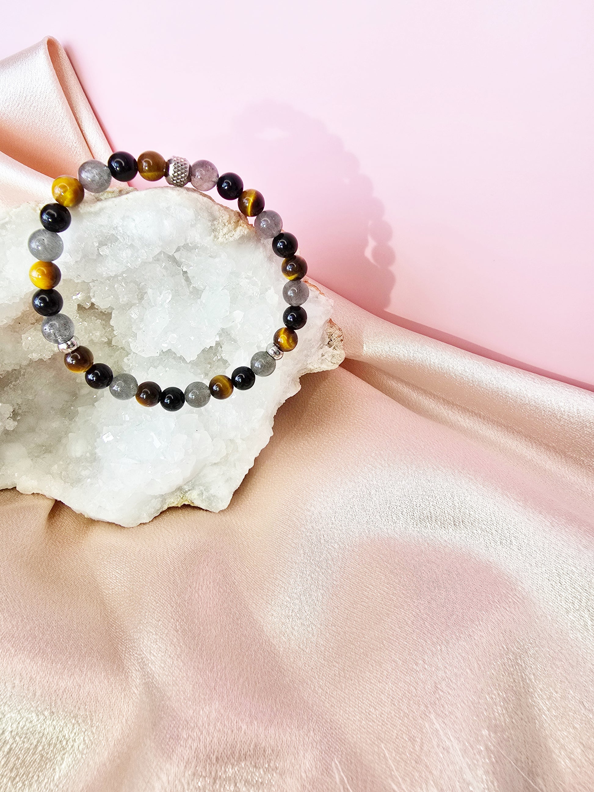 Gardien de lumière : Onyx noir, œil de tigre et labradorite