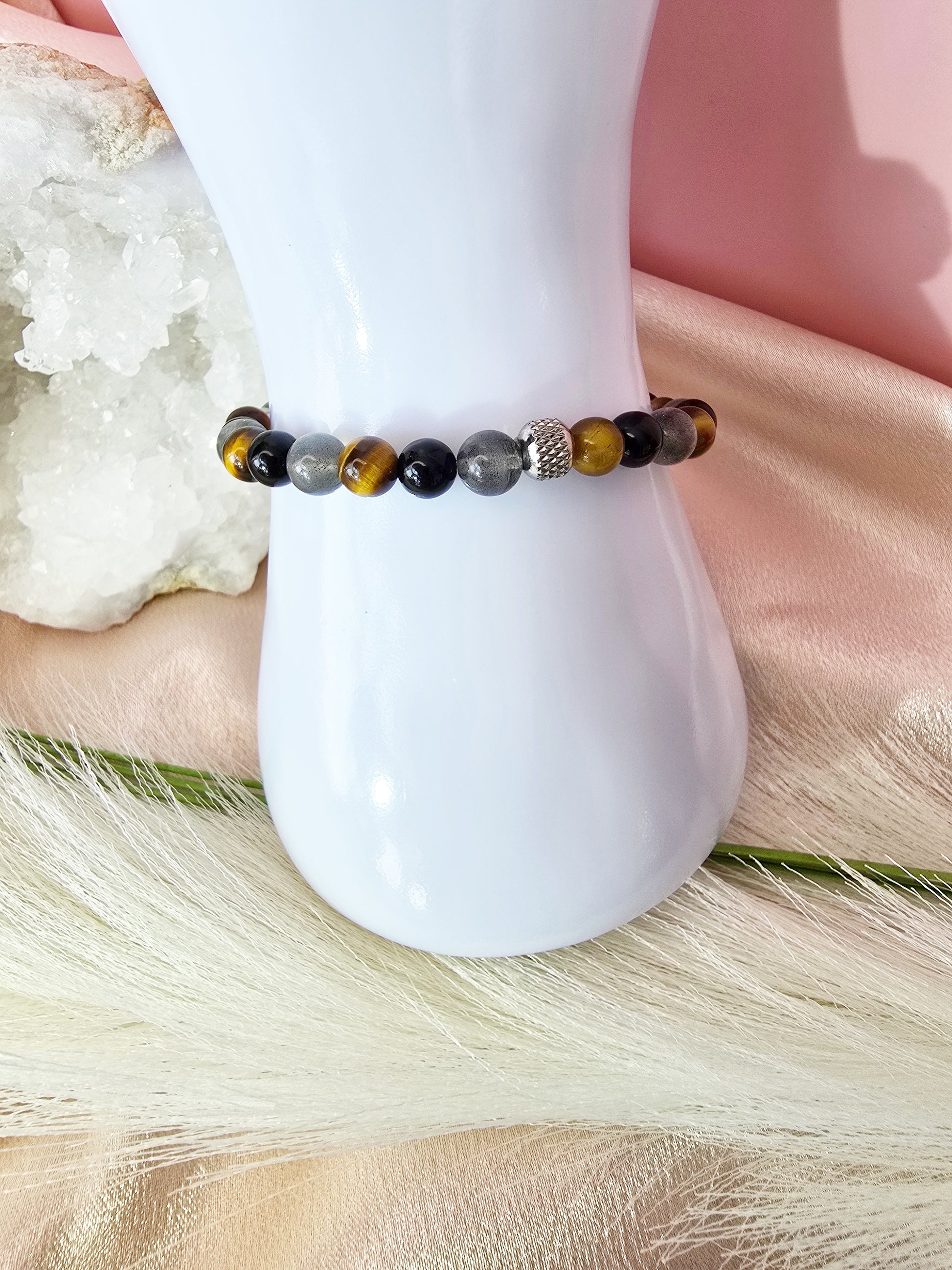 Gardien de lumière : Onyx noir, œil de tigre et labradorite