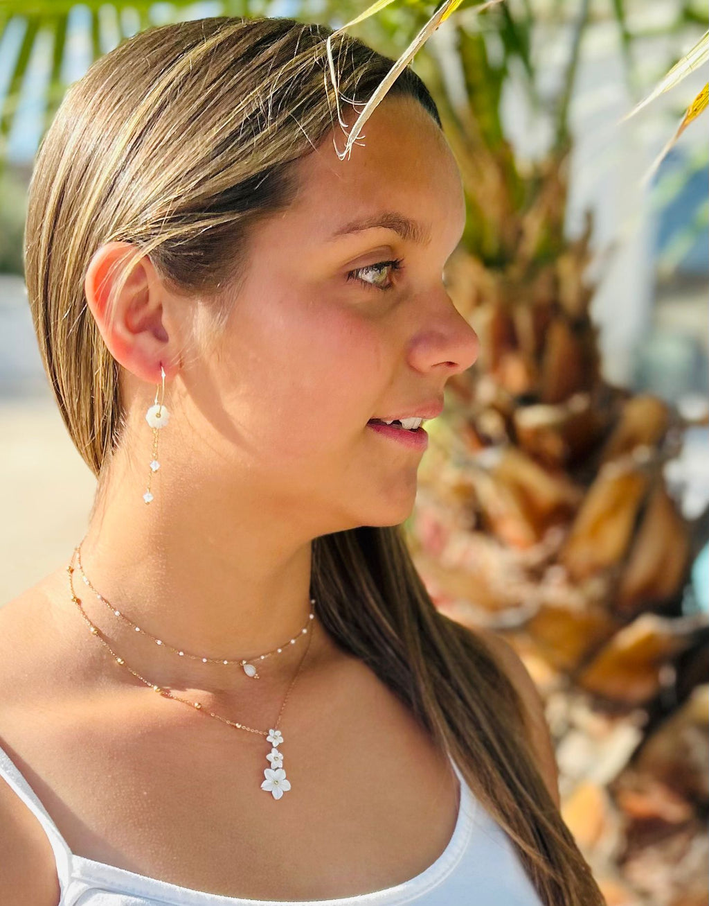 Boucles d'Oreilles ELINE | Créole Fleur Nacrée & Chaînes Cristaux | Or et Âme Bijoux