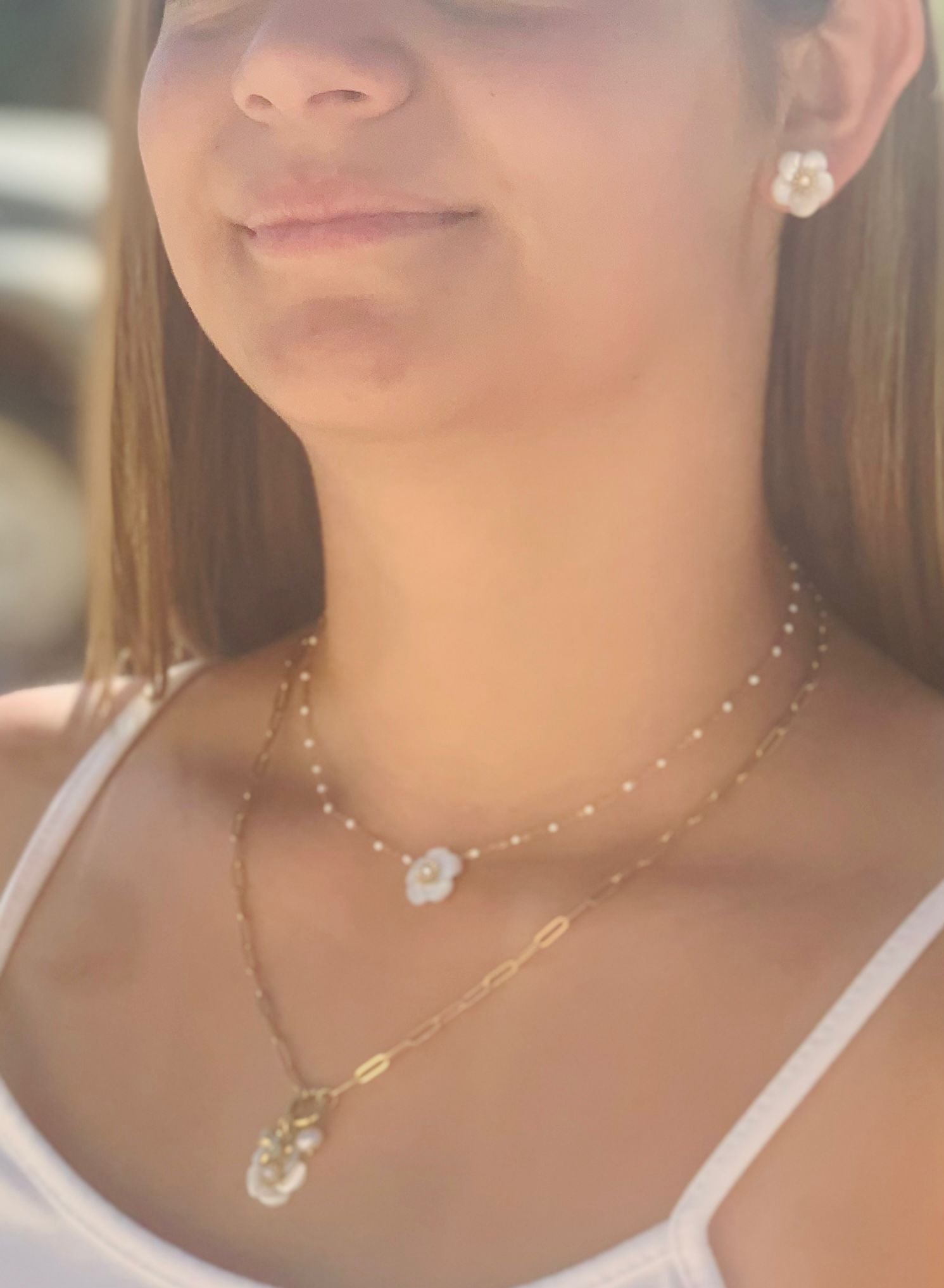 Boucles d'oreilles Éline – Nacre Naturelle & Perle Dorée