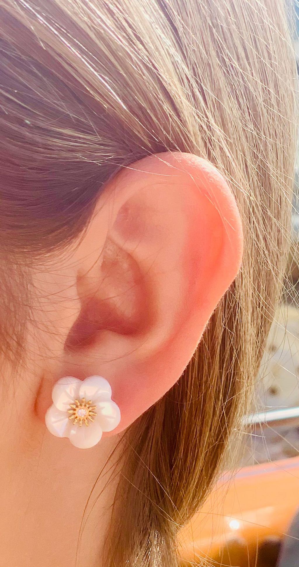 Collier Éline – Fleur de Nacre & Chaîne Dorée Perlée | Acier Inoxydable