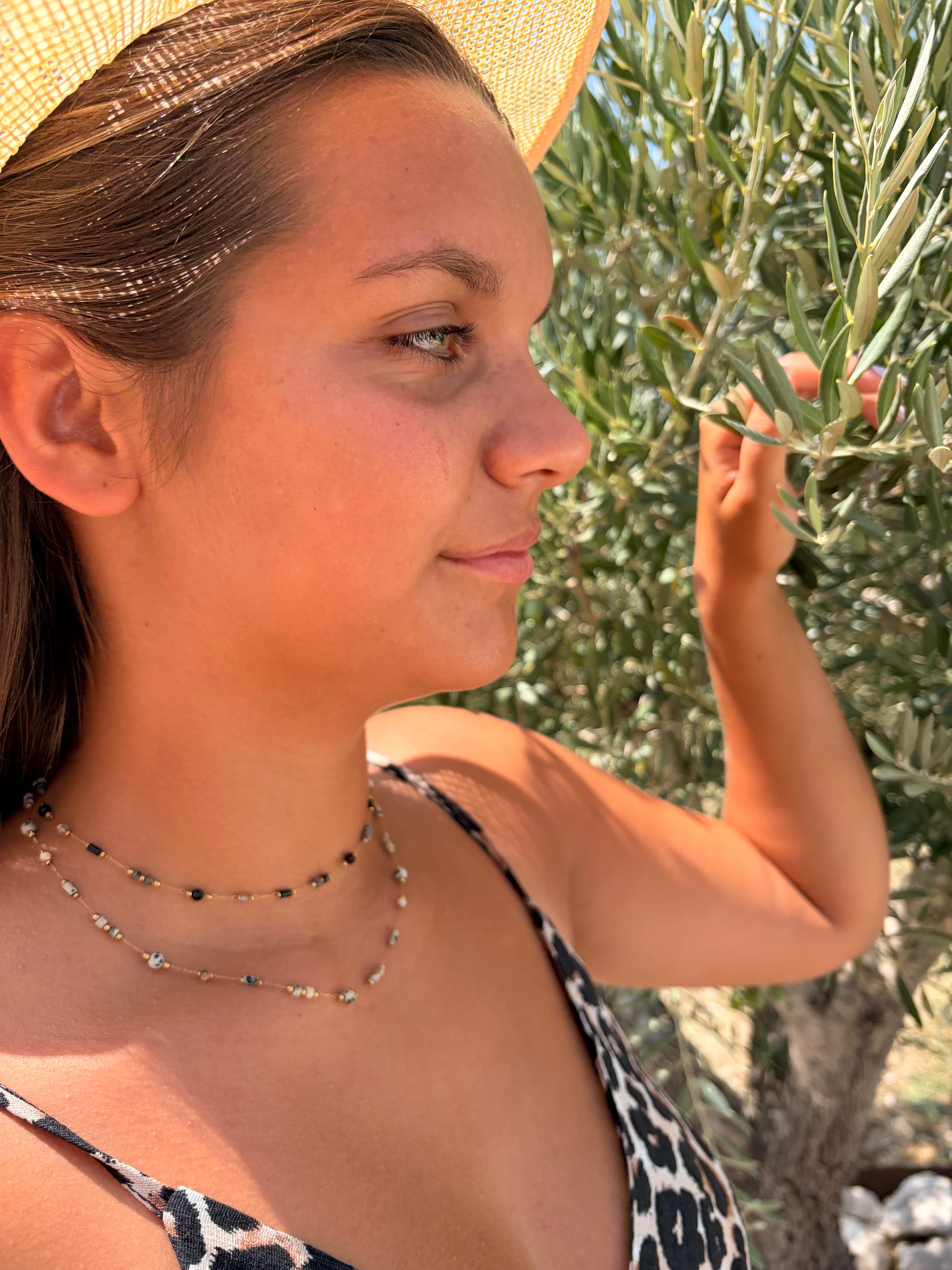 Collier Joye – Chaîne Dorée & Pierres Naturelles