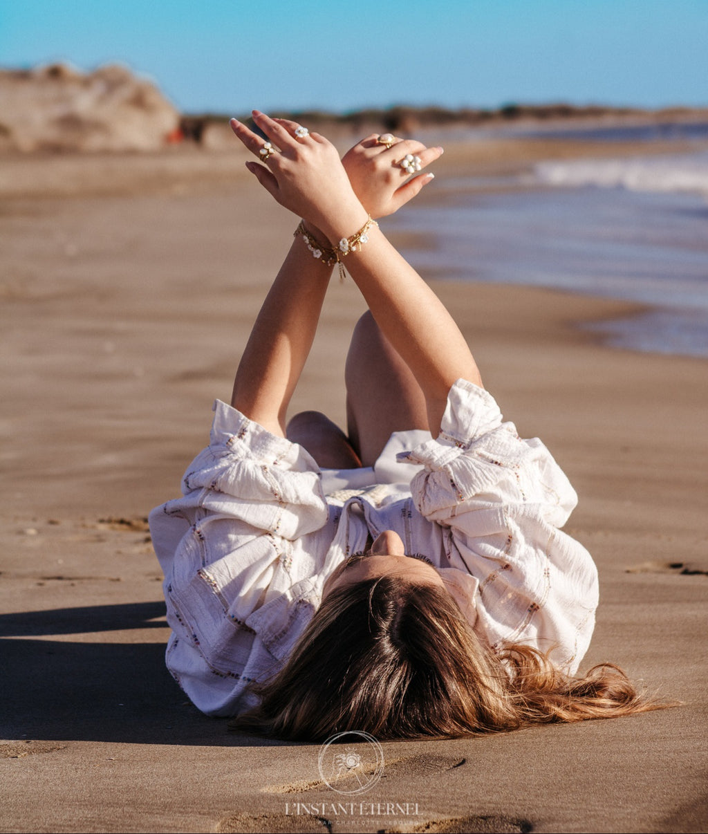 Bague ELINE  Fleur Nacre Blanche Fine Ajustable | Or et Ame Bijoux