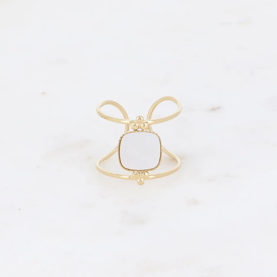 Bague Léa – Pierre Naturelle Carrée sur Double Anneau Doré