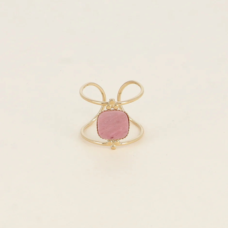 Bague Léa – Pierre Naturelle Carrée sur Double Anneau Doré