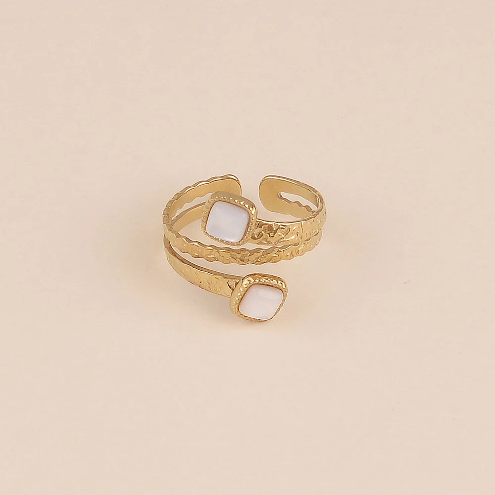 Bague Lou nacre blanche acier doré ajustable 3 anneaux texturés