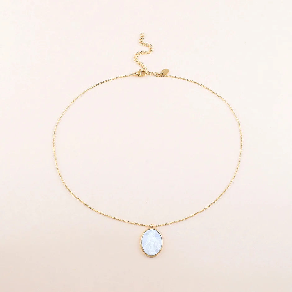 Collier Madone – Médaillon Nacré sur Chaîne Dorée