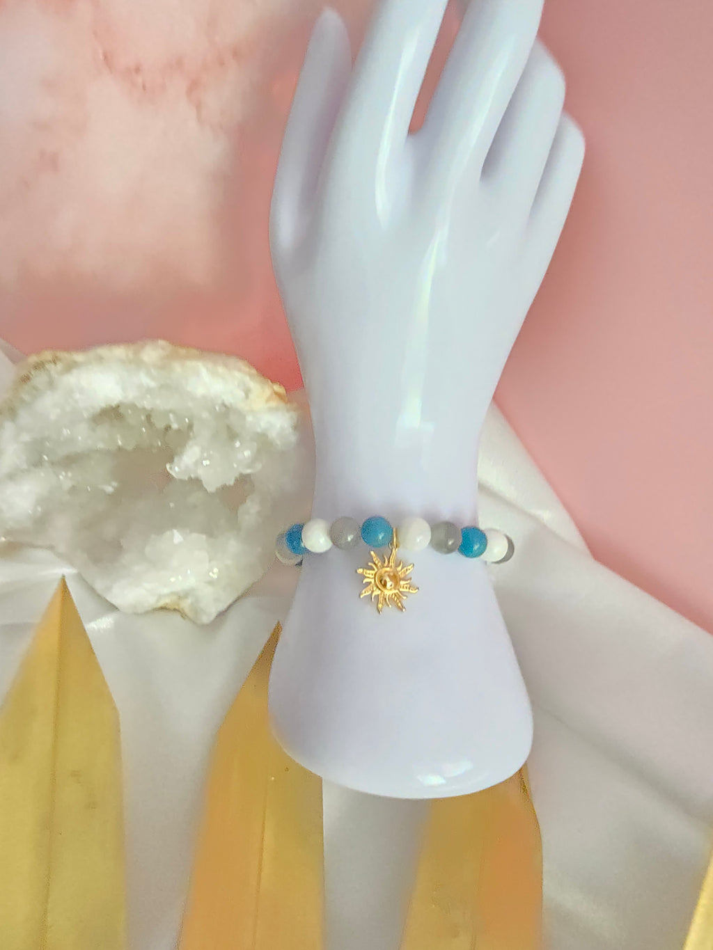 Porte des étoiles : Labradorite, péristérite et apatite bleue