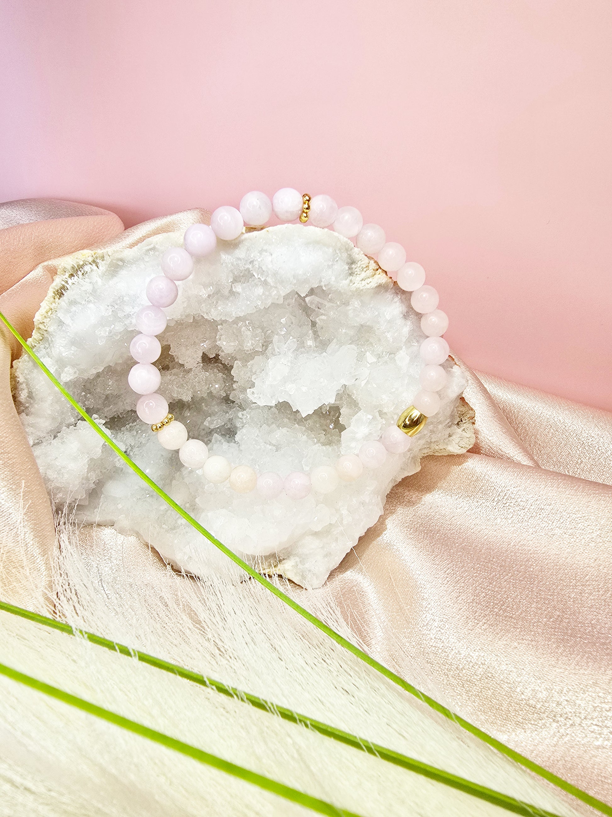 Rose du ciel : Morganite, pierre de lune et quartz rose