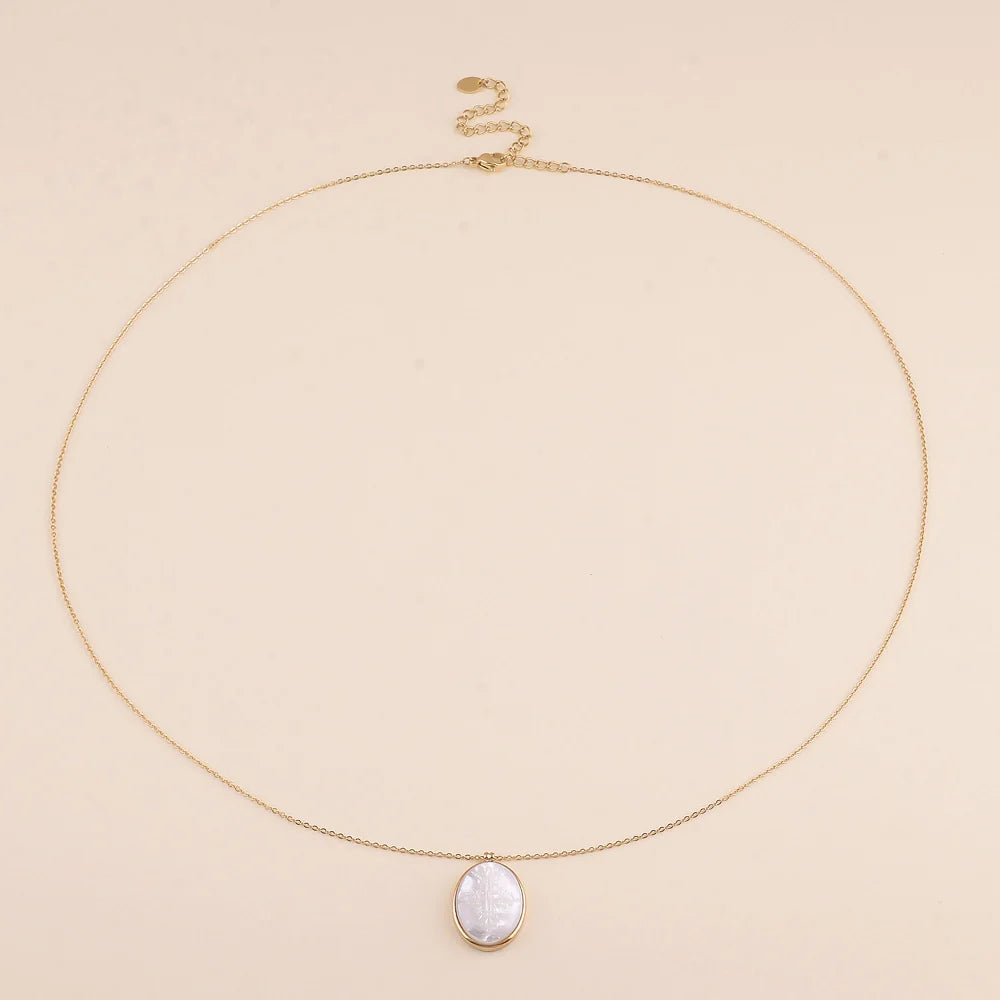 Collier Serena chaîne fine acier doré pendentif nacre longueur 72 cm