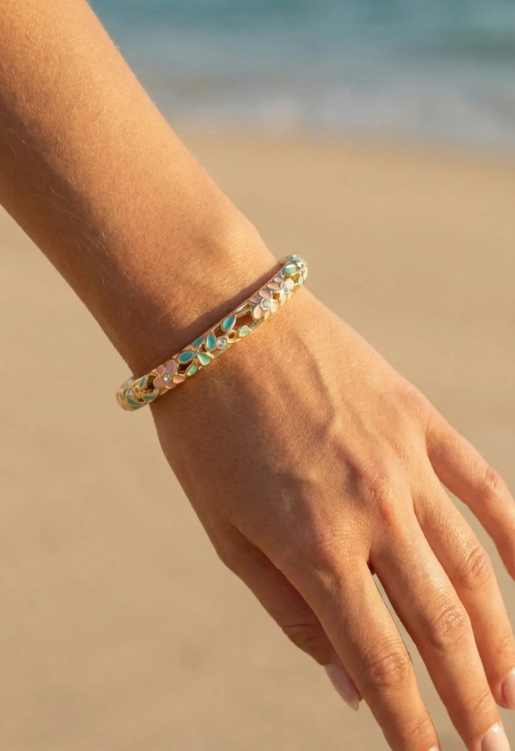 Bracelet Diana, Jonc Fleuri Strass Doré –  Couleurs au Choix | Or et Âme Bijoux