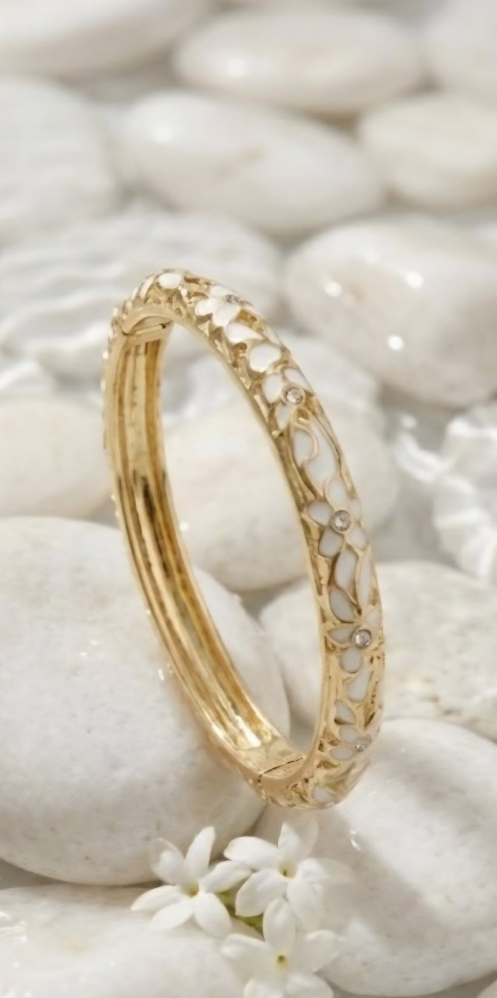 Bracelet Diana, Jonc Fleuri Strass Doré –  Couleurs au Choix | Or et Âme Bijoux