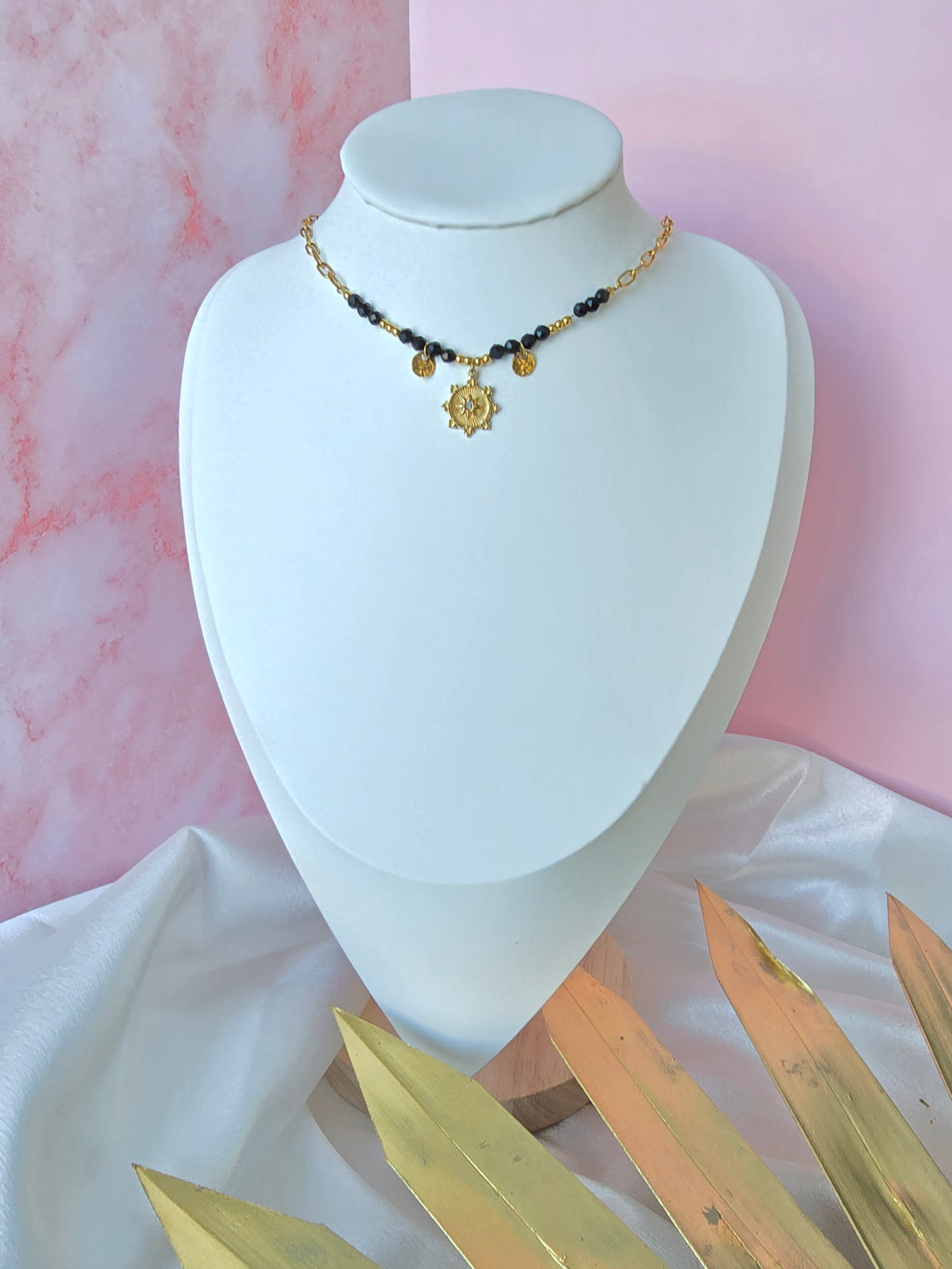 Tamara : Colier en tourmaline noir et en acier inoxydable.