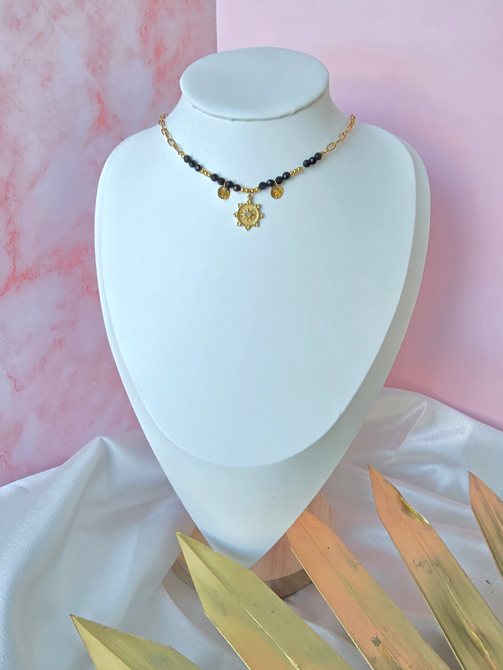 Tamara : Colier en tourmaline noir et en acier inoxydable.