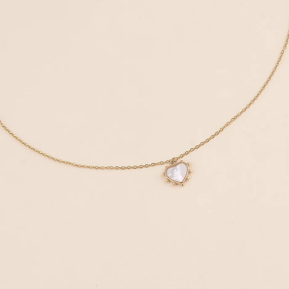 Collier Valentina – Nacre & Cœur Doré