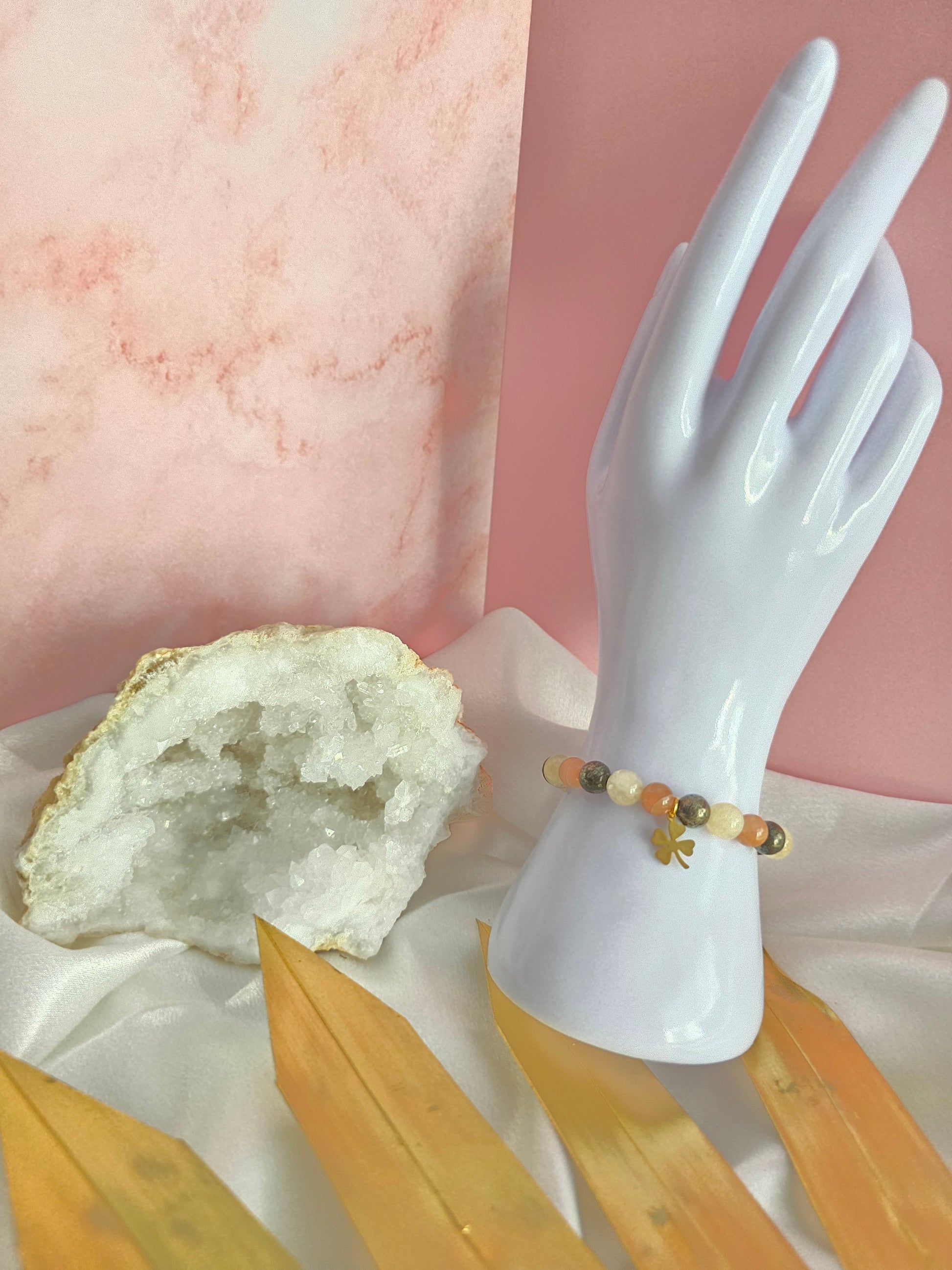 Aimant doré : Pierre du soleil, citrine et pyrite