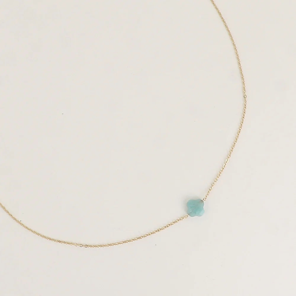 Collier Cassi – Trèfle en Amazonite sur Chaîne Dorée