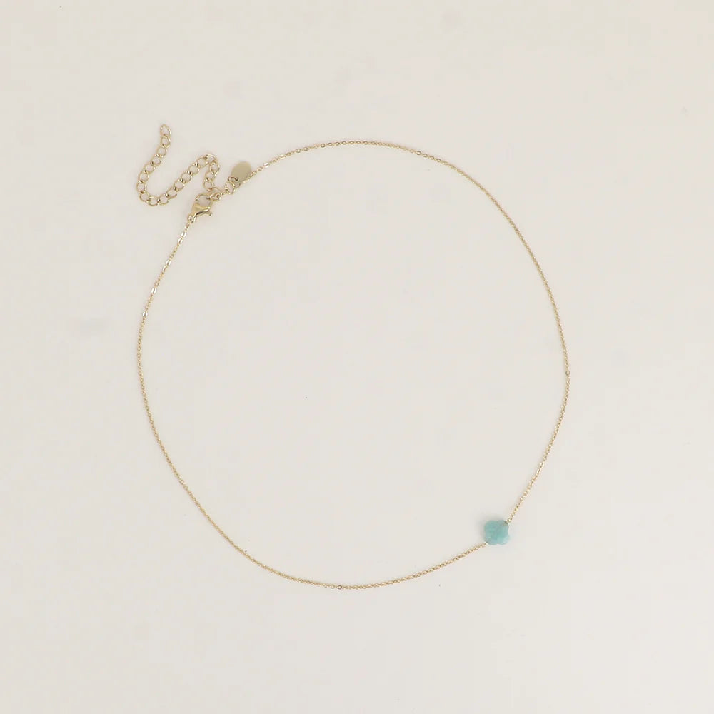 Collier Cassi – Trèfle en Amazonite sur Chaîne Dorée