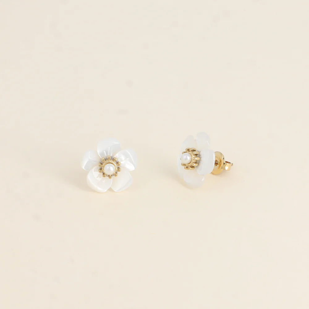 Boucles d'oreilles Éline – Nacre Naturelle & Perle Dorée