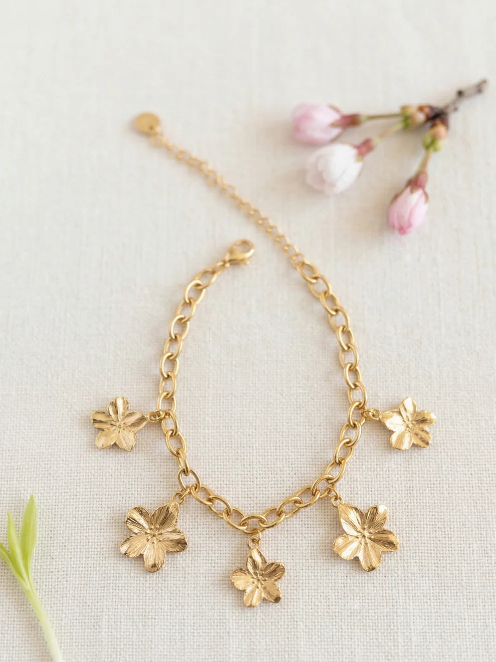 Bracelet Flora – Chaîne Pampilles Fleurs Sculptées- doré ou argenté