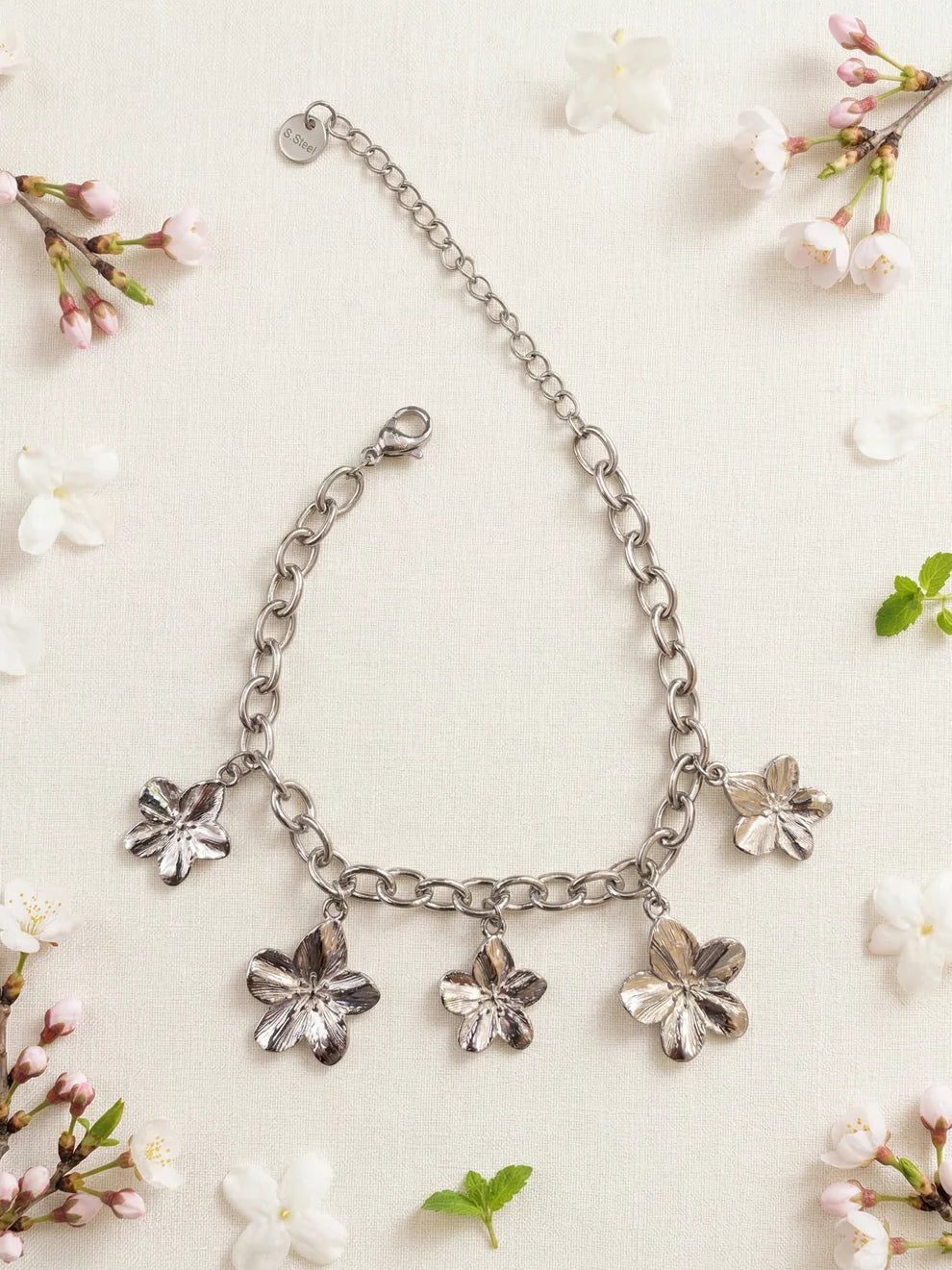 Bracelet Flora – Chaîne Pampilles Fleurs Sculptées- doré ou argenté