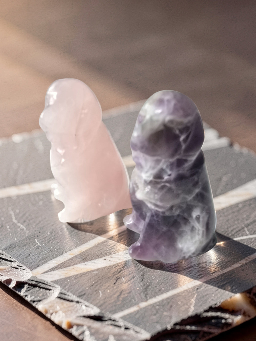 Statue Chien en Améthyste ou Quartz Rose – 5 cm