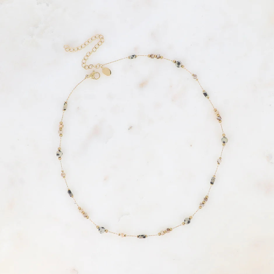 Collier Joye – Chaîne Dorée & Pierres Naturelles