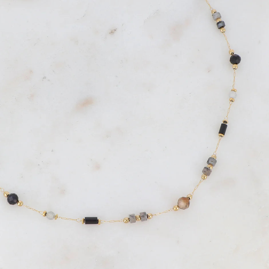 Collier Joye – Chaîne Dorée & Pierres Naturelles