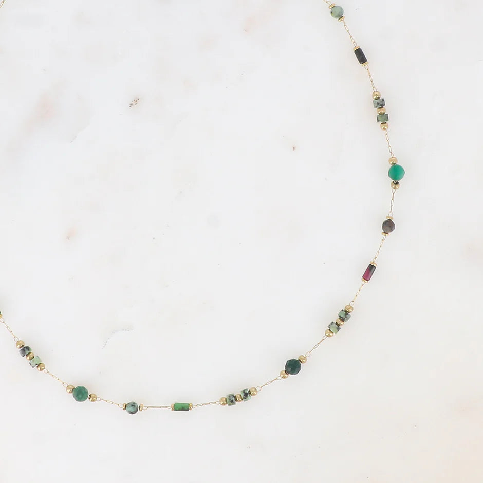 Collier Joye – Chaîne Dorée & Pierres Naturelles