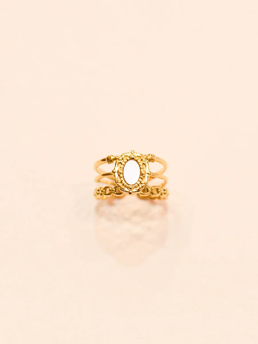 Bague Kelly - Triple Anneau Nacre Blanche & Acier Doré - Élégance Bohème