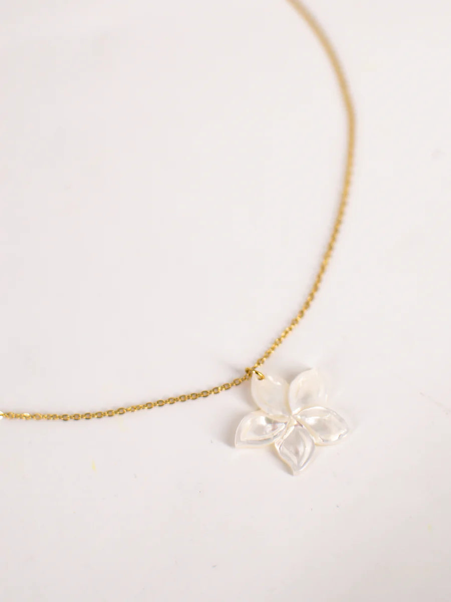 Collier Lilo – Grande Fleur de Nacre
