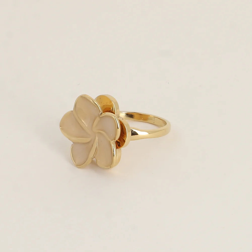 Bague Tournante Lolita – Fleur Émaillée Beige Anti-Stress