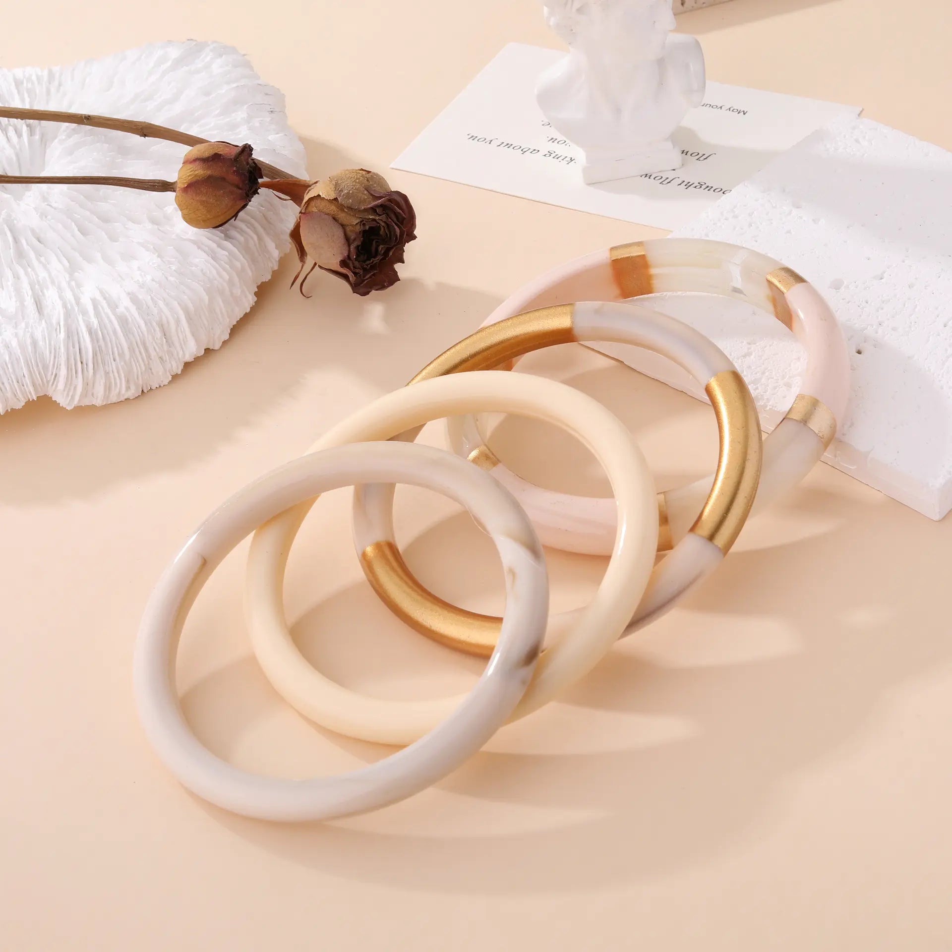Bracelet NOEMIE - Jonc Résine Bicolore Blanc & Doré - Design Moderne