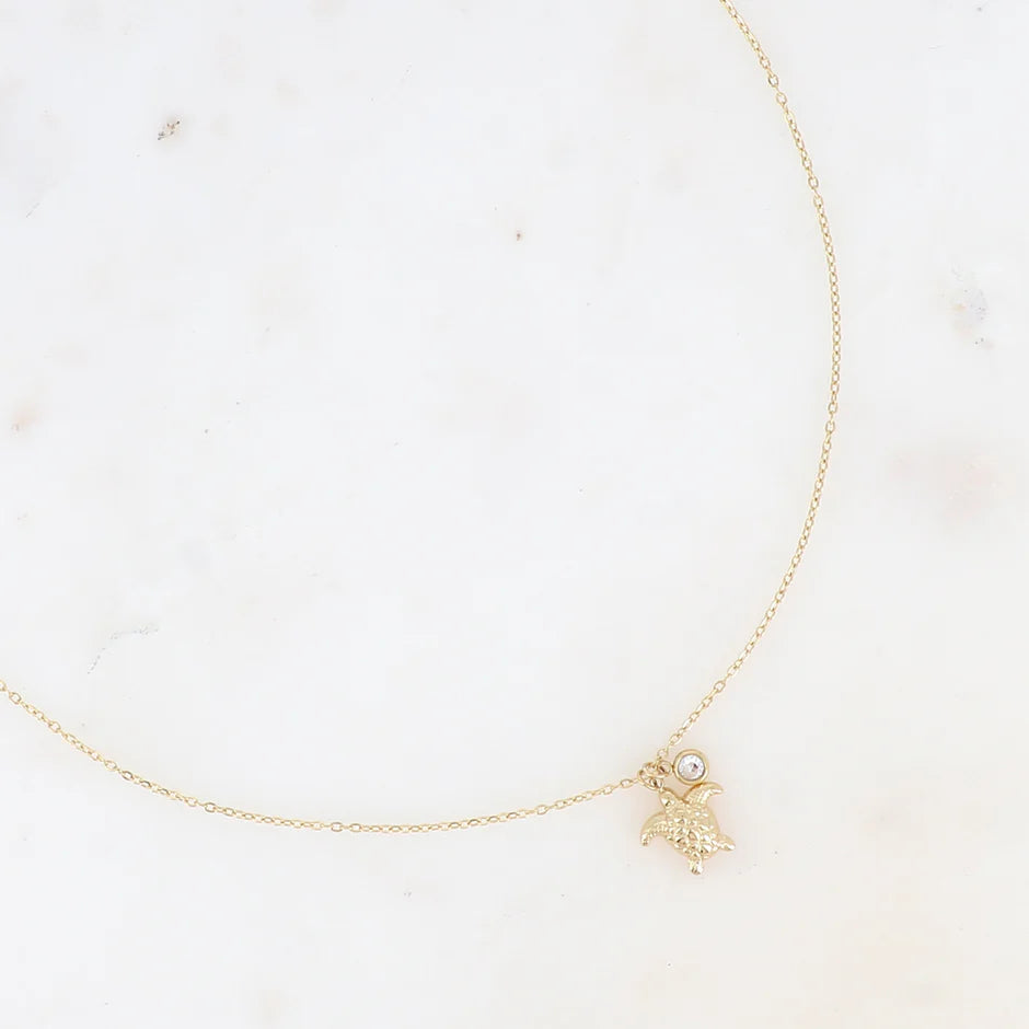 Collier Oly – Pendentif Tortue & Cristal Doré