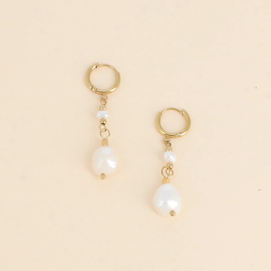 Boucles d'Oreilles Perla – Créoles Dorées & Perles d'Eau Douce Baroques