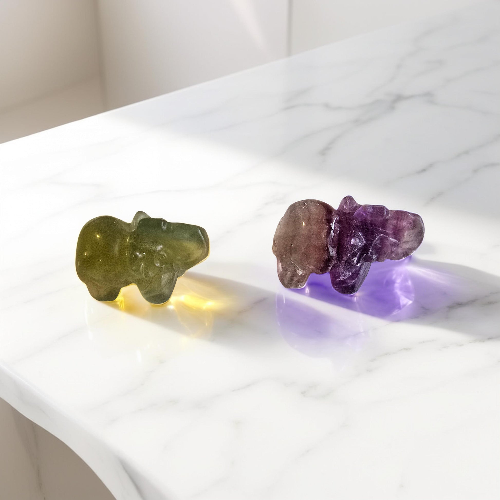 Éléphant 40mm qualité extra en Fluor ou Quartz Rose. Sagesse, mémoire, protection. Bienfaits système nerveux, os, cœur. Pierre unique.