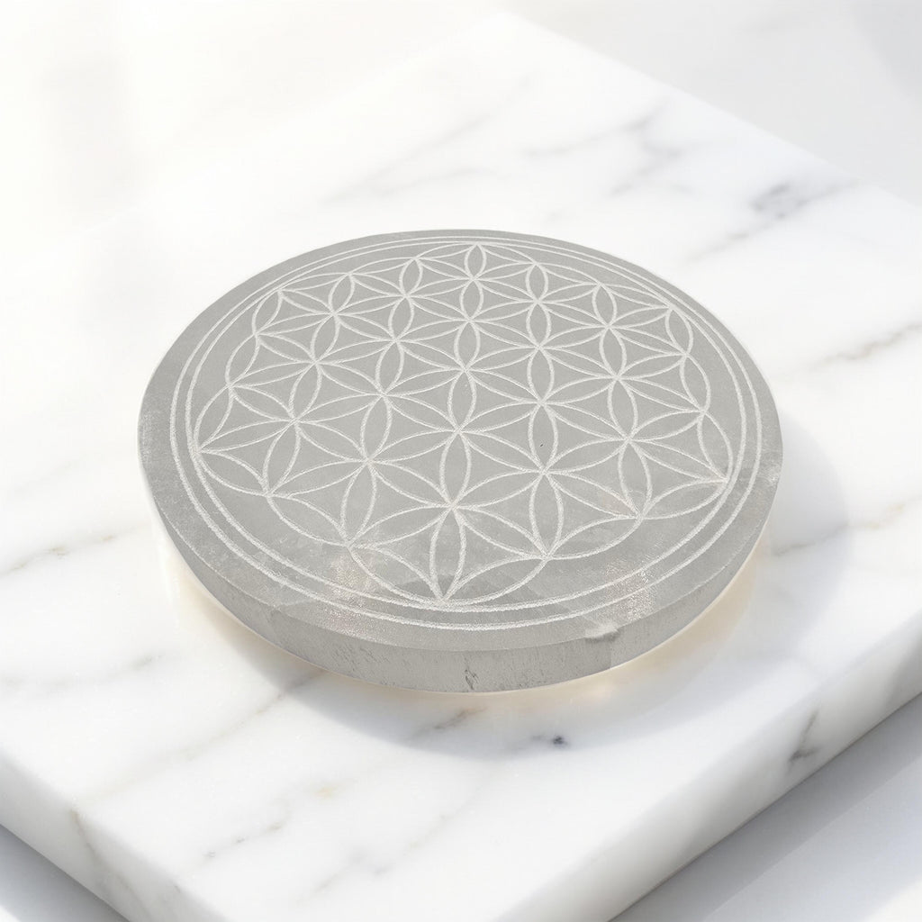 Plaque Sélénite ronde 140mm avec Fleur de Vie gravée. Purification et rechargement des pierres. Géométrie sacrée. Accessoire lithothérapie.
