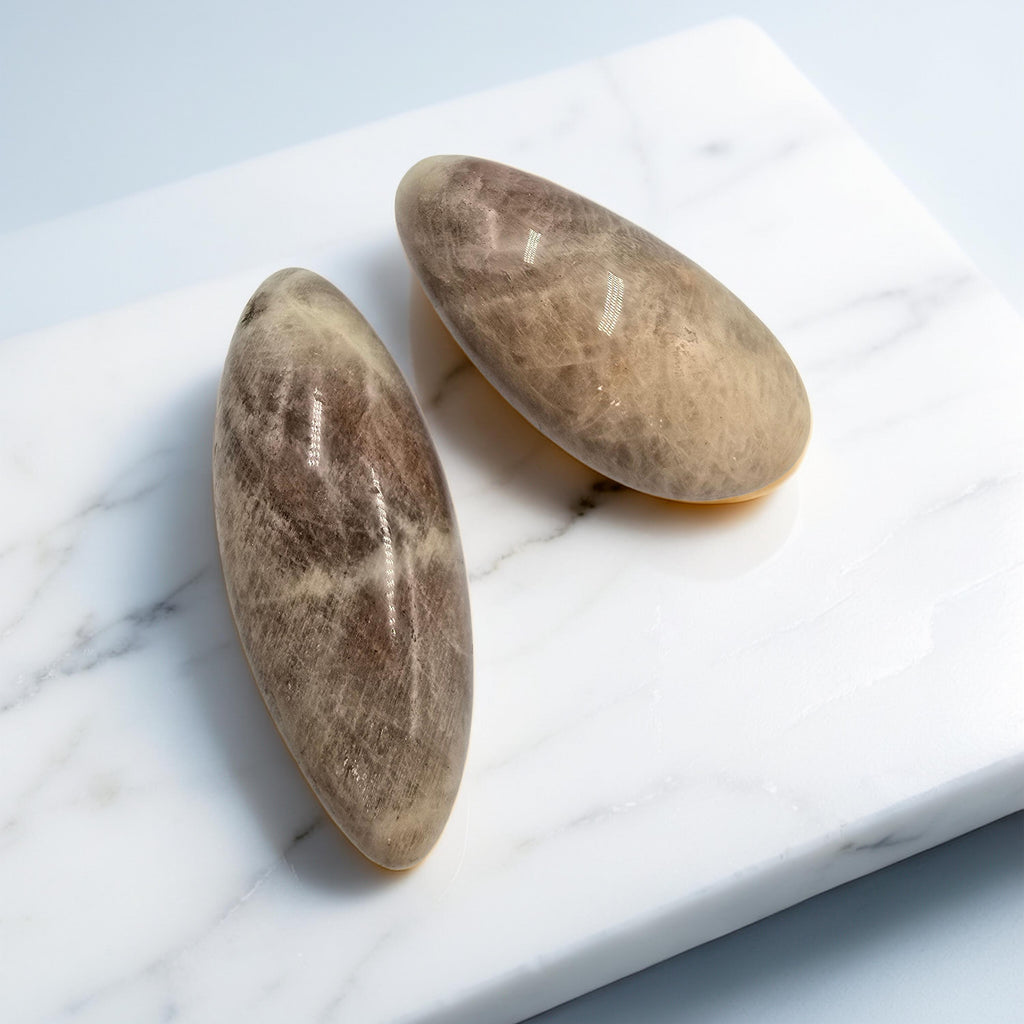 Pierre roulée Pierre de Lune 40-60mm. Féminité sacrée, intuition, cycles lunaires. Reflets chatoyants. Fertilité, grossesse. Grande taille.