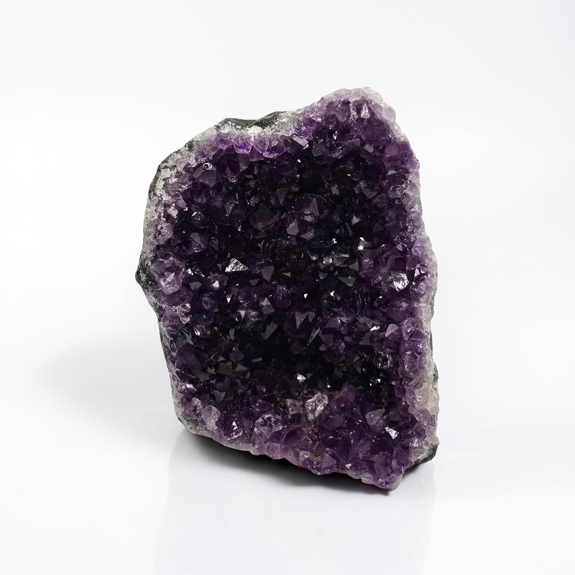 Géode Améthyste brute d'Uruguay 300-750g. Violet profond et intense. Protection spirituelle, purification, méditation. Pièce unique exceptionnelle.
