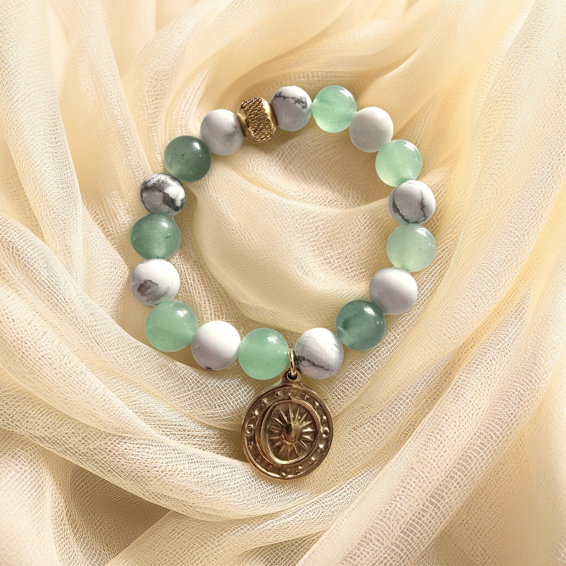 Bracelet en Aventurine verte et Howlite blanche pour apaiser le stress, favoriser le sommeil et retrouver la sérénité. Pierres naturelles de qualité supérieure.