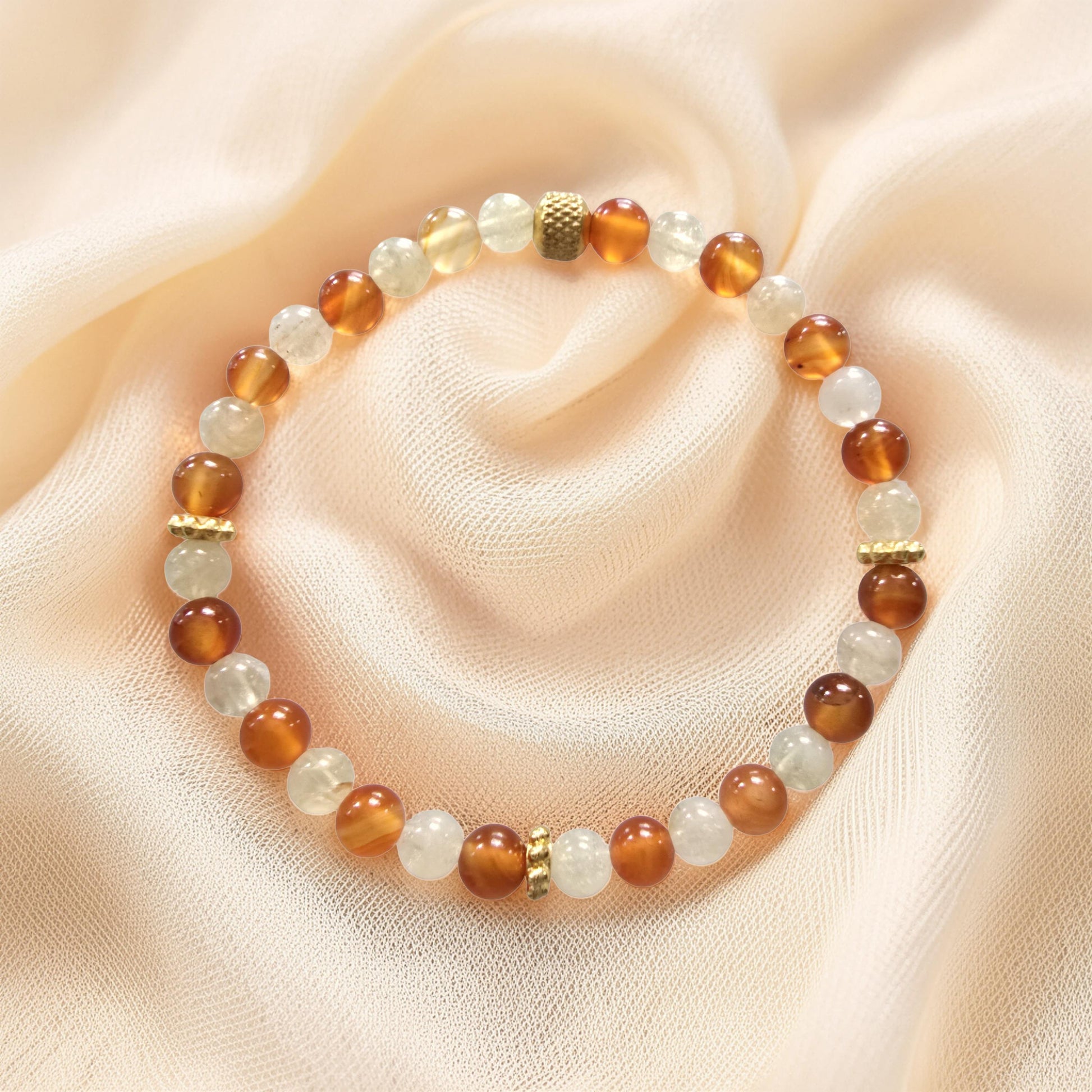 Bracelet en Citrine et Cornaline pour stimuler l'énergie vitale, la créativité et attirer l'abondance. Pierres naturelles solaires de qualité supérieure.