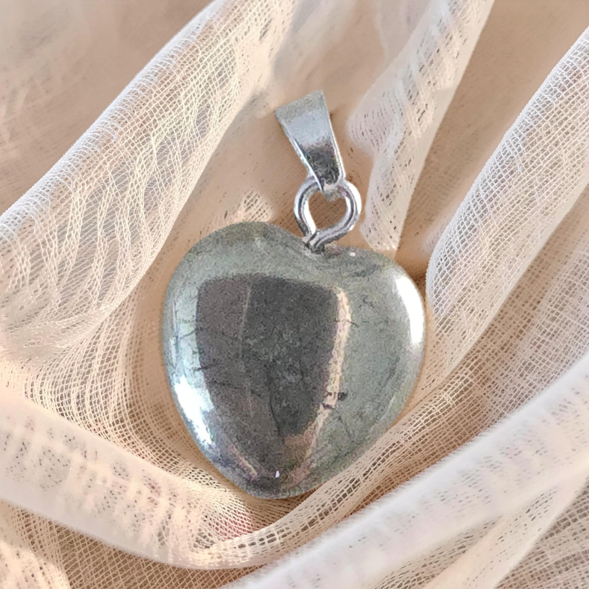 Pendentif Cœur en Pyrite - Pierre de Prospérité