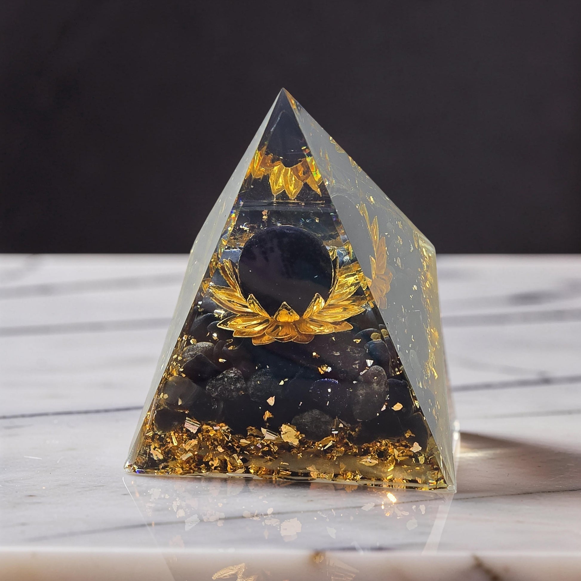 Orgonite Lotus Doré Pailleté d'Or - Sphère Améthyste ou Obsidienne Noire