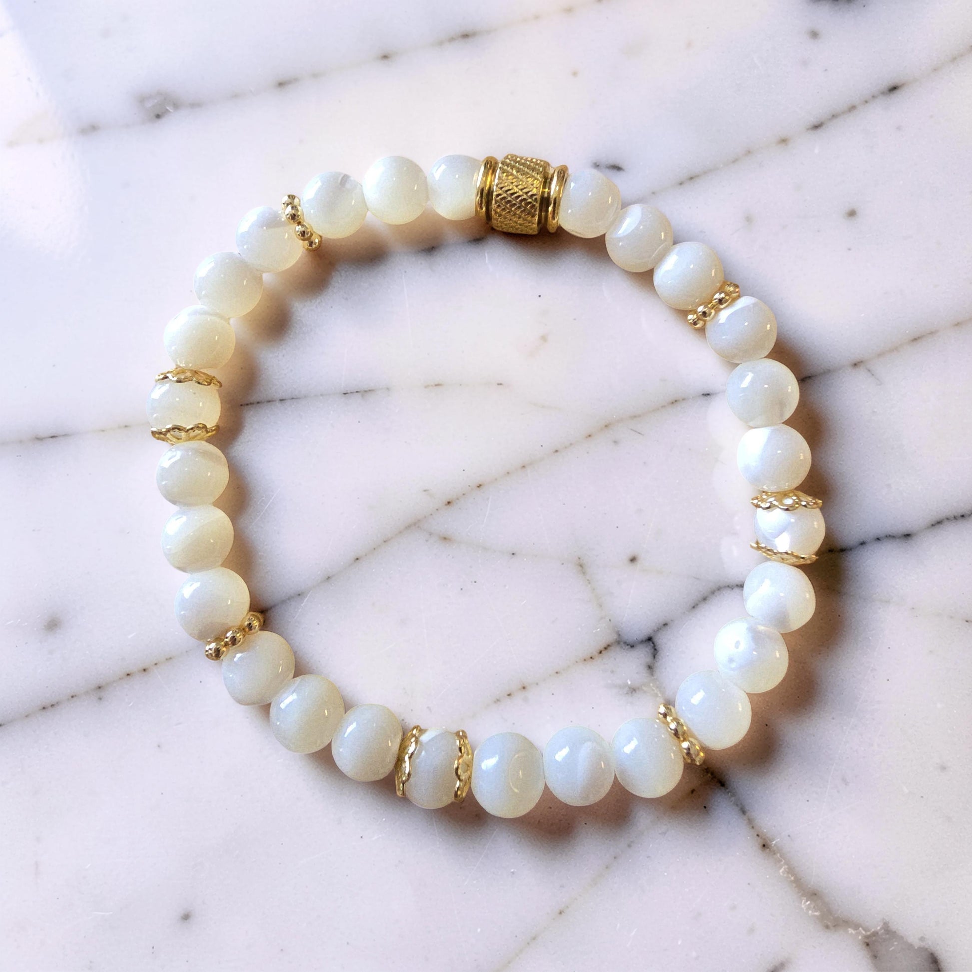 Bracelet SÉLÉNA Nacre Blanche & Acier Inoxydable Doré | Or et Âme Bijoux