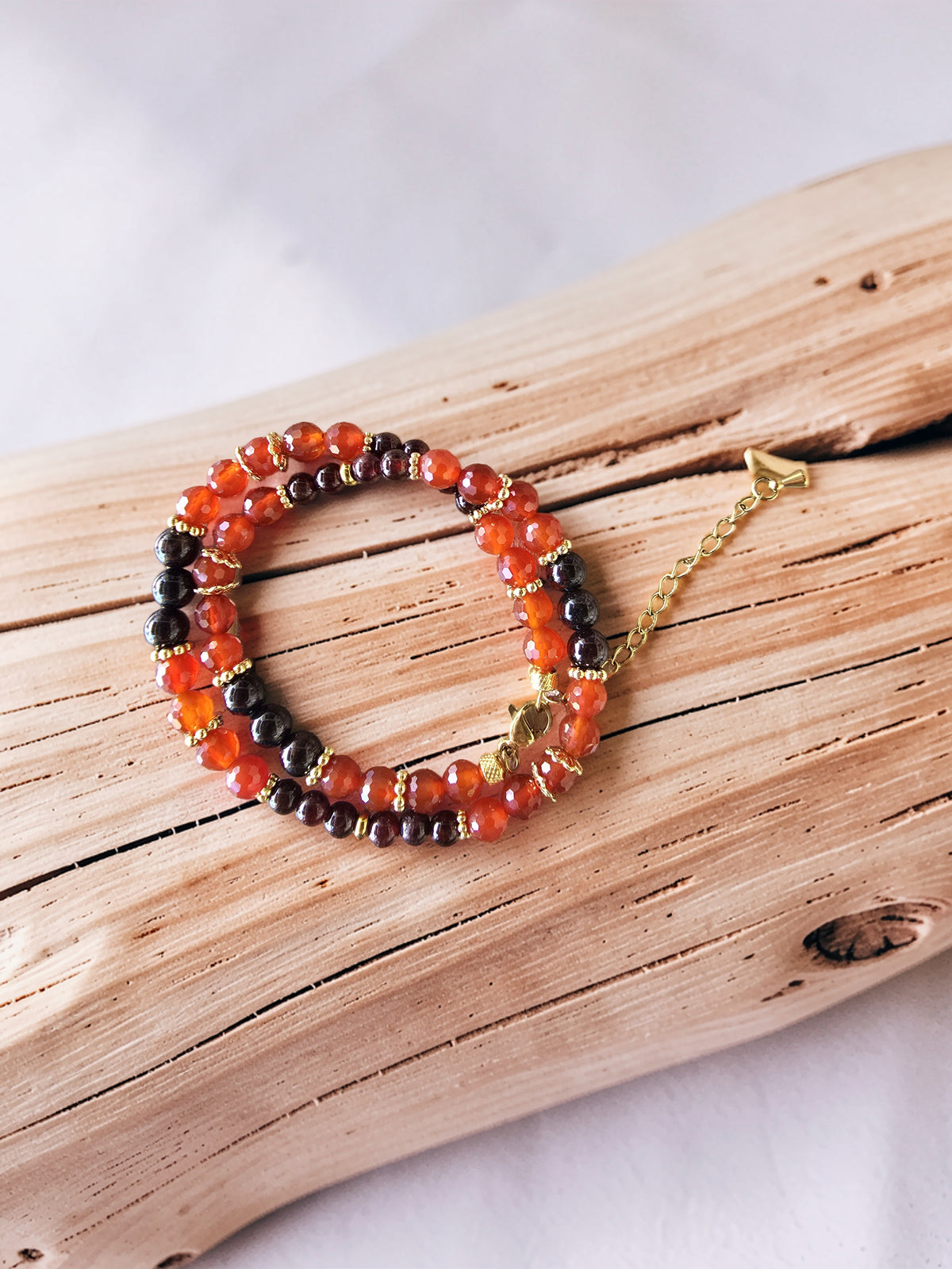 Bracelet double Ignis – Grenat Rouge & Cornaline Facettée | Passion, Vitalité & Ancrage | Or et Âme Bijoux