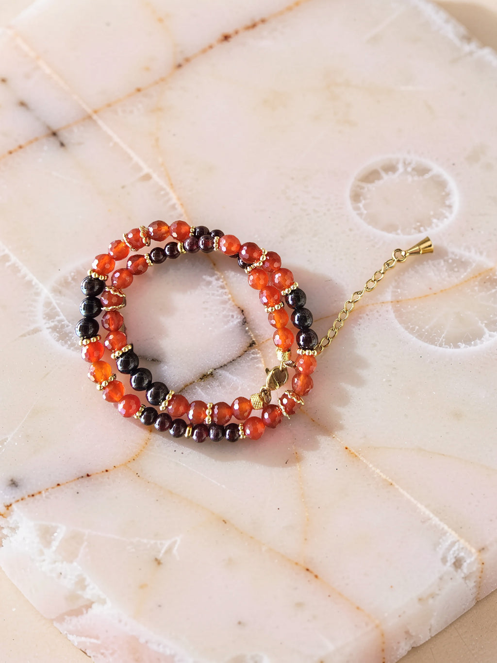 Bracelet double Ignis – Grenat Rouge & Cornaline Facettée | Passion, Vitalité & Ancrage | Or et Âme Bijoux