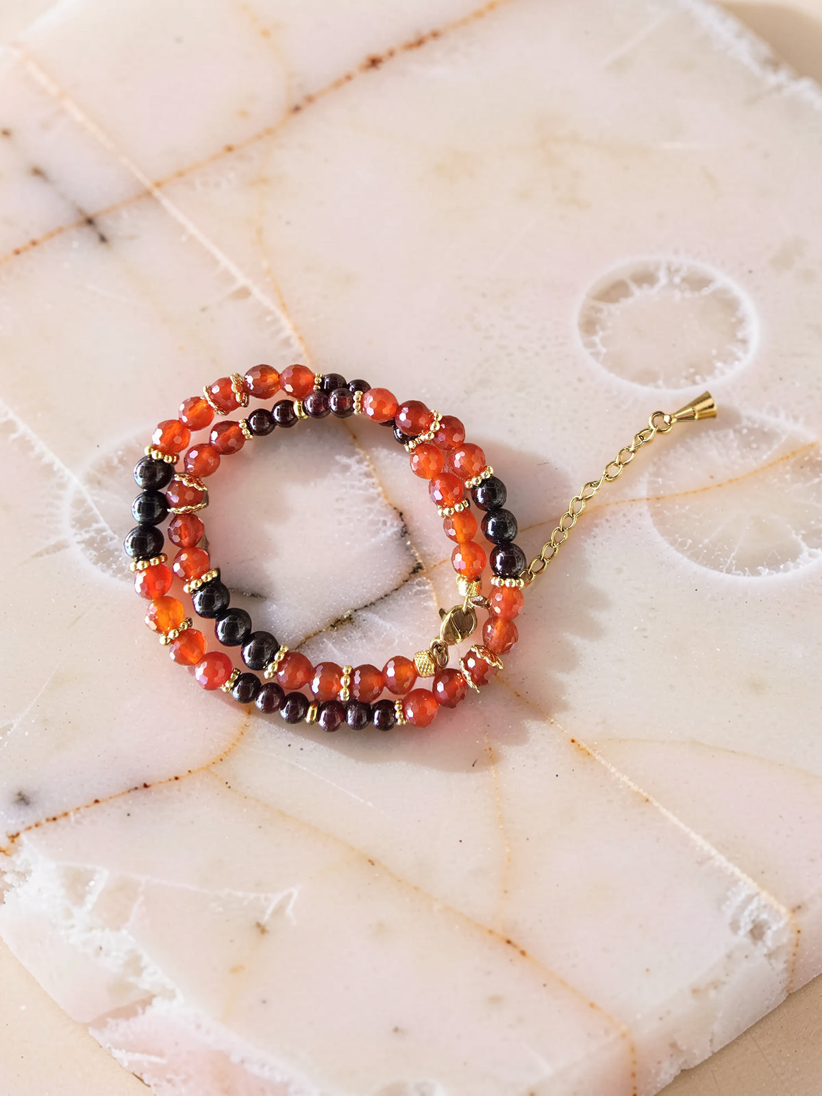 Bracelet double Ignis – Grenat Rouge & Cornaline Facettée | Passion, Vitalité & Ancrage | Or et Âme Bijoux