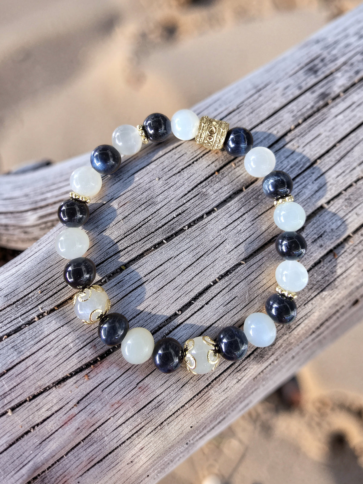 Bracelet Œil de Faucon & Pierre de Lune Blanche – Vision, Intuition & Renouveau