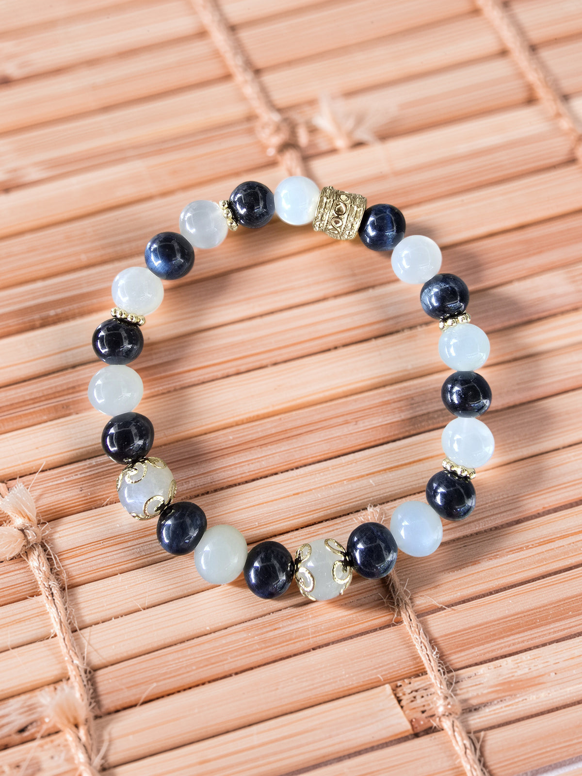 Bracelet Œil de Faucon & Pierre de Lune Blanche – Vision, Intuition & Renouveau