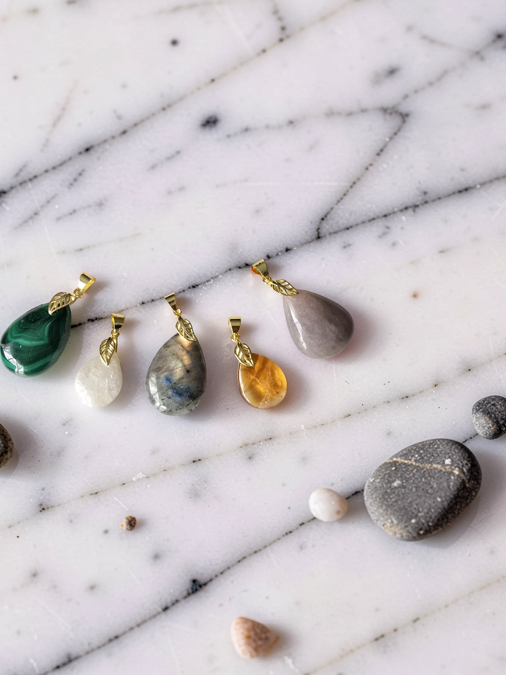 Pendentif en pierre naturelle au choix · Quartz rose, Labradorite, Malachite, Citrine ou Pierre de lune